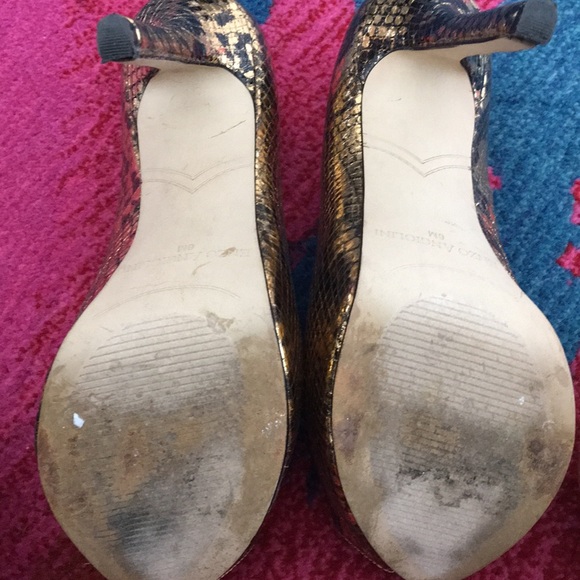 Enzo Angiolini Gold/ blk pumps open toe. 6 - Picture 2 of 8